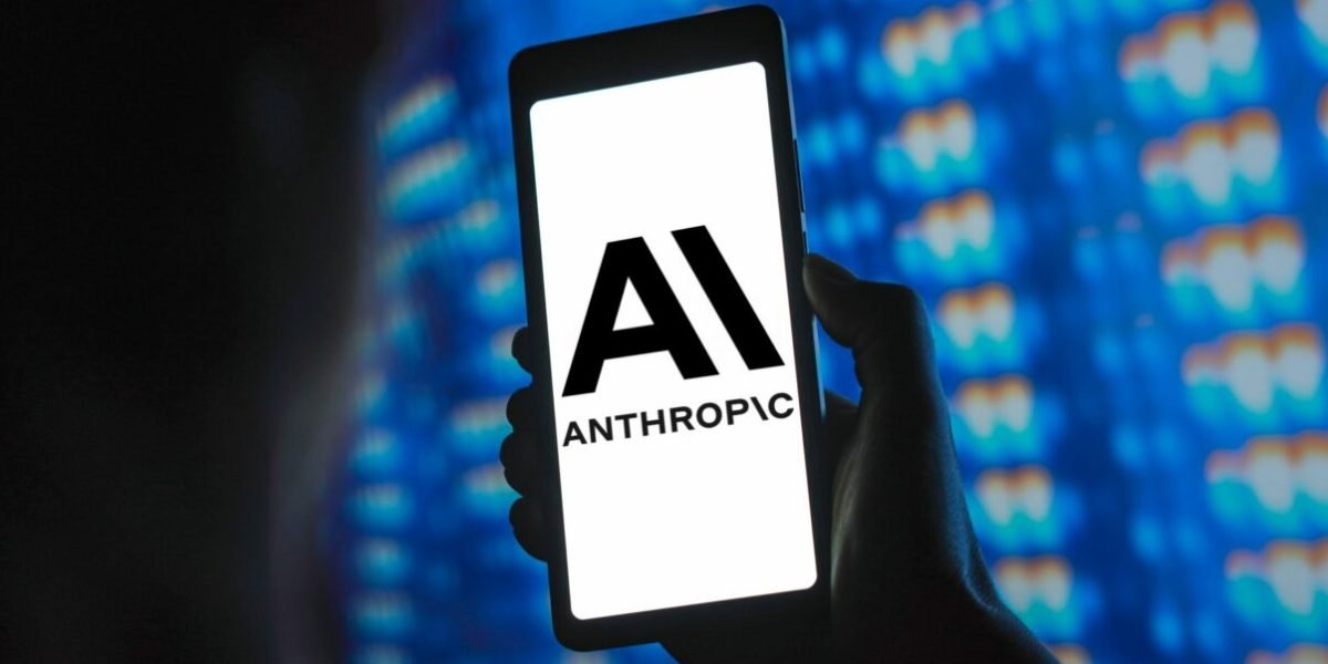 Anthropic și Pentagonul reiau negocierile privind un contract de inteligență artificială, după o dispută tensionată Compania de inteligență artificială Anthropic și Departamentul Apărării al Statelor Unite au reluat discuțiile, în urma unei dispute majore care a amenințat acordul militar privind utilizarea inteligenței artificiale