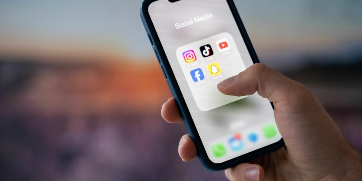 Indonezia urmează exemplul Australiei și interzice accesul copiilor sub 16 ani la rețelele sociale Indonezia se alătură Australiei în efortul de a proteja copiii de pericolele online