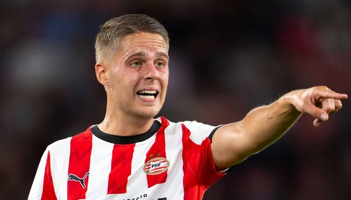 PSV Eindhoven așteaptă AZ Alkmaar în lupta pentru titlu Echipa PSV Eindhoven, lider detașat în Eredivisie, primește vizita celor de la AZ Alkmaar sâmbătă seară, într-un meci crucial din etapa a 26-a a sezonului 2025-2026
