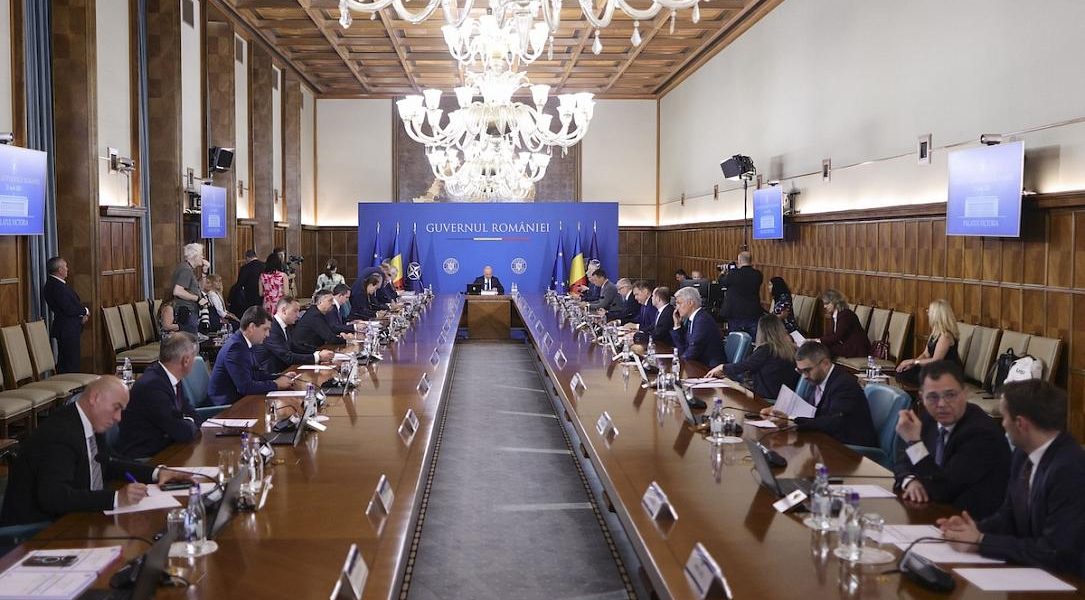 Guvernul a aprobat proiectul de buget pentru 2026, cu o majorare a salariului minim Guvernul condus de prim-ministrul Ilie Bolojan a aprobat, la data de 12 martie, proiectul de buget pentru anul 2026