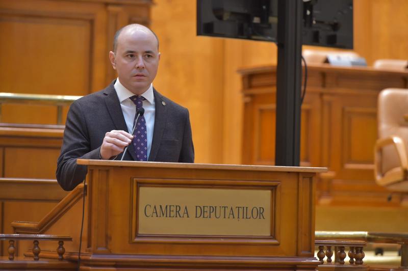 Muraru (PNL Iași): PSD și AUR au o înțelegere pentru a modifica bugetul; pericol de criză majoră Alexandru Muraru, liderul organizației PNL Iași, a acuzat PSD și AUR că au ajuns la o înțelegere pentru a vota în bloc, în comisii și în plenul Parlamentului, amendamente la proiectul de buget