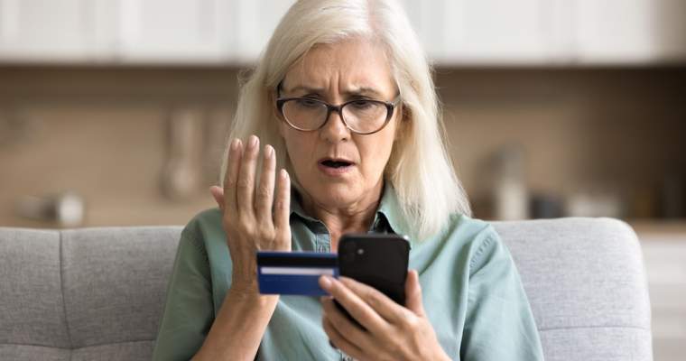 Peste un milion de români, ținta unor SMS-uri frauduloase