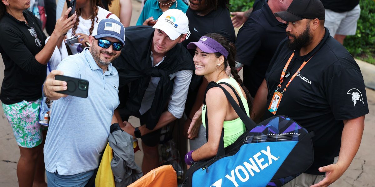 Ziua României la Miami Open: Ruse, Cîrstea și Cristian, pe terenul de hard Tenisul românesc este în prim-plan la Miami Open, cu trei sportive trimițând mingea pe terenul de hard într-o singură zi