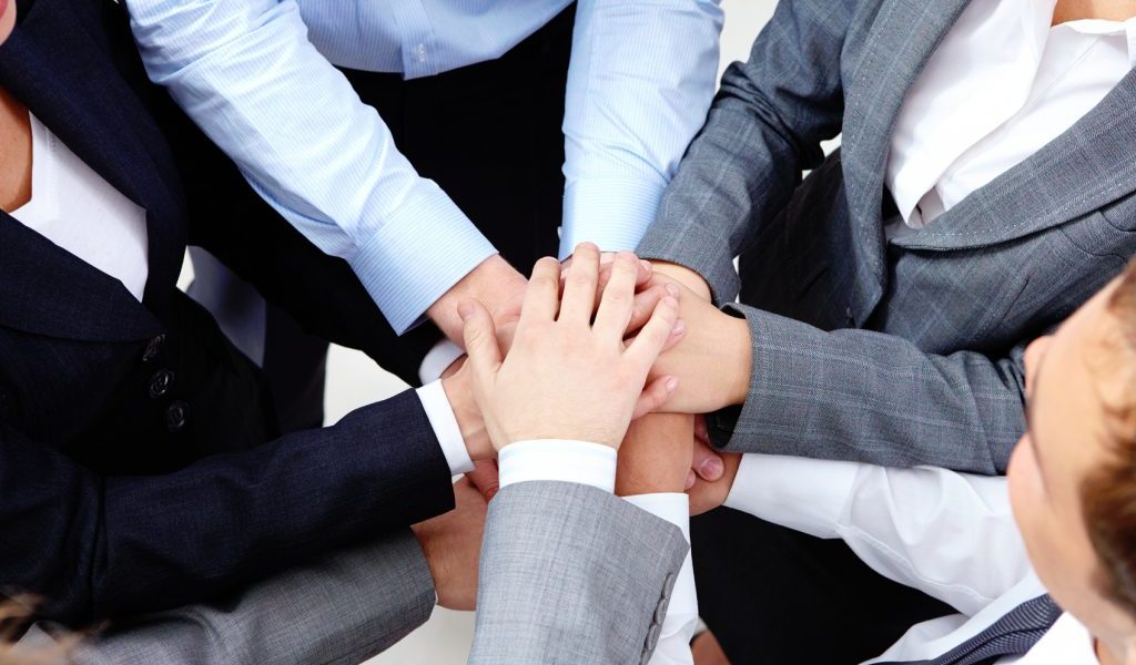 Guvernul injectează fonduri pentru susținerea persoanelor vulnerabile din mediul rural Ministerul Muncii a anunțat, vineri, că a virat sume de bani pentru a acoperi primele nevoi identificate la nivel local și pentru a demara serviciile sociale destinate persoanelor vulnerabile din mediul rural