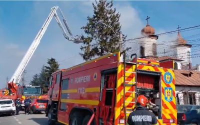 Incendiu la o biserică din Prahova, în timpul slujbei video