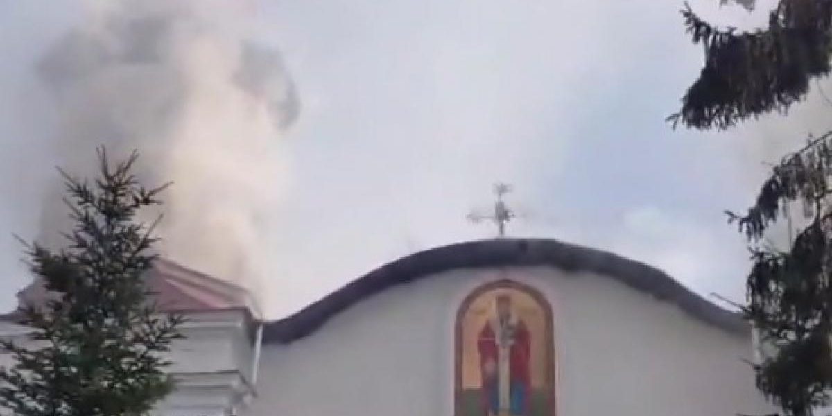 Incendiu puternic la o biserică monument istoric din Prahova; trafic restricționat pe DN1 Un incendiu de amploare a izbucnit duminică dimineața la o biserică monument istoric din comuna Puchenii Mari, județul Prahova