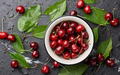 Cercetătorii americani: Cireșele negre pot încetini evoluția cancerului mamar agresiv Cireșele negre, apreciate în rețete diverse, de la deserturi la smoothie-uri, ar putea ascunde o serie de beneficii pentru sănătate, potrivit unor cercetări recente