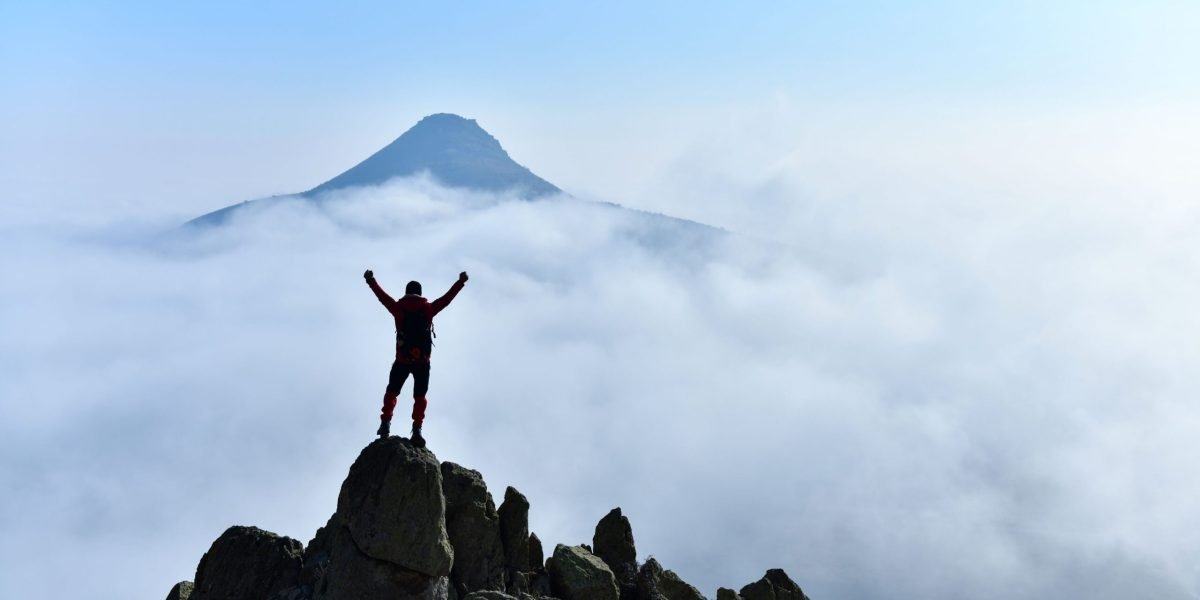 Încrederea în sine, mai mult decât un simplu gând pozitiv: ce spun neuroștiințele Majoritatea oamenilor cred că încrederea vine din gândire pozitivă