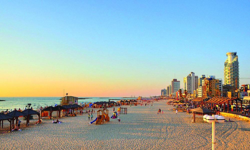 Explozii puternice au zguduit centrul Israelului, inclusiv Tel Aviv, în urma unor atacuri cu rachete și drone raportate de agențiile internaționale de presă