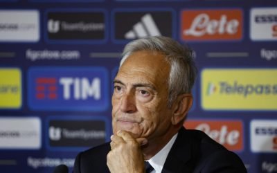 Gravina, președintele federației italiene de fotbal, în centrul furtunii după ratarea calificării la mondial Zenica, Bosnia – Gabriele Gravina, președintele Federației Italiene de Fotbal (FIGC), se confruntă cu o furtună puternică, după ce Italia a ratat calificarea la Cupa Mondială pentru a treia oară consecutiv