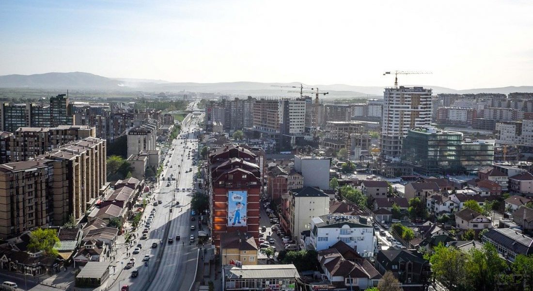 Curtea Constituțională din Kosovo invalidează dizolvarea parlamentului Curtea Constituțională din Kosovo a decis miercuri că decretul președintei Vjosa Osmani, prin care dizolvase parlamentul și anunțase alegeri anticipate, este nevalid