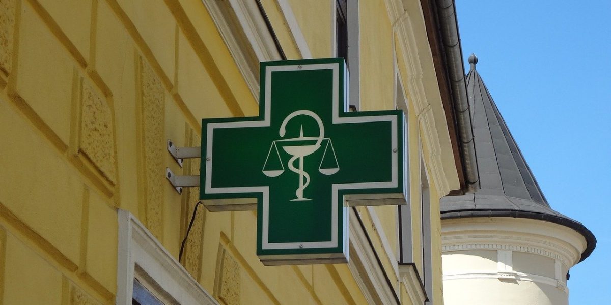 Farmacist-șef acuzat de fraudă cu medicamente de peste 11 milioane de lei Un farmacist-șef de la Centrul Medical de Diagnostic, tratament ambulatoriu și medicină preventivă (CMDTAMP) din București este anchetat pentru o fraudă de dimensiuni considerabile