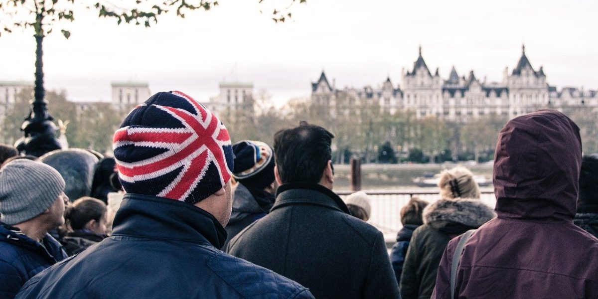 Marea Britanie limitează statutul de refugiat la protecție temporară Marea Britanie introduce o reformă majoră a sistemului de azil, prin care statutul de refugiat devine temporar