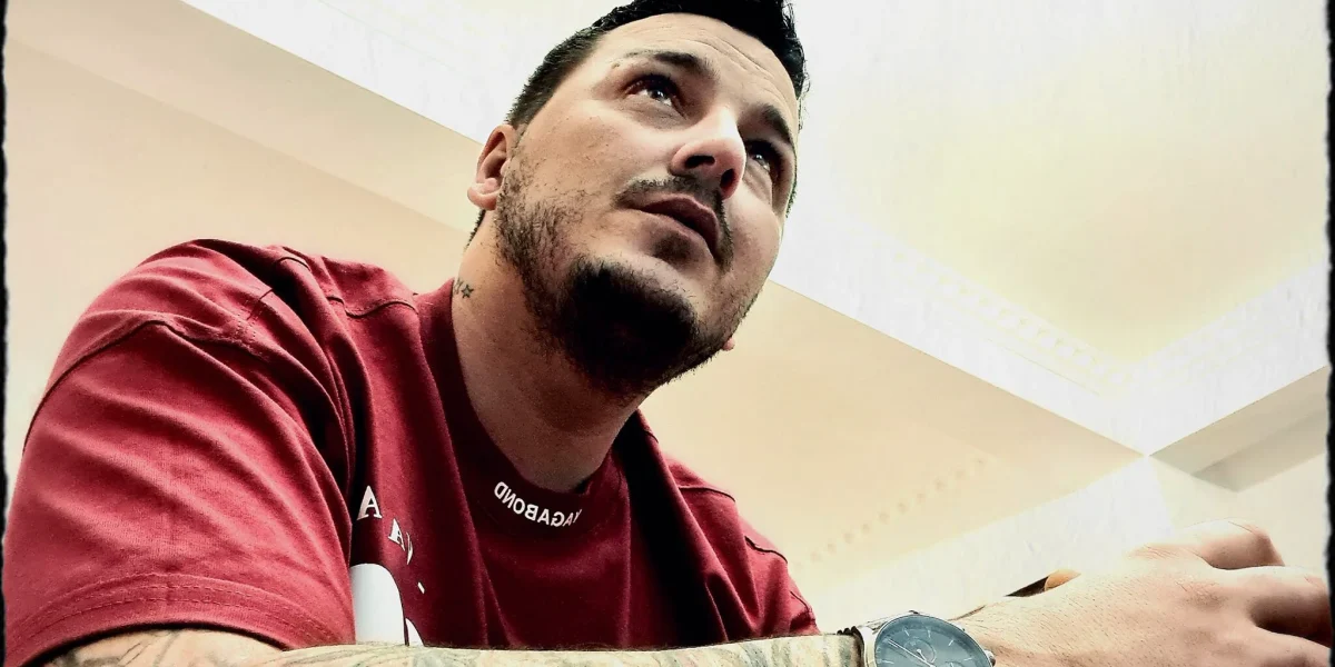 Makaveli face acuzații grave despre finanțarea campaniei prezidențiale și posibile presiuni București – Virgil Alexandru Zidaru, cunoscut sub numele de Makaveli, a lansat acuzații incendiare pe rețelele de socializare, legate de finanțarea campaniei electorale pentru alegerile prezidențiale din 2024