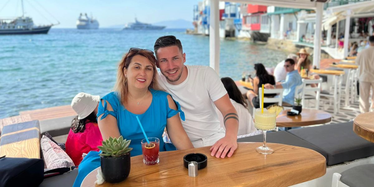 Fiica suspectată în asasinatul cu bombă de la arad a cheltuit sute de mii de euro din averea tatălui pe vacanțe Aradul este din nou în centrul atenției, dar de data aceasta nu pentru evenimente culturale sau economice, ci pentru o crimă abominabilă