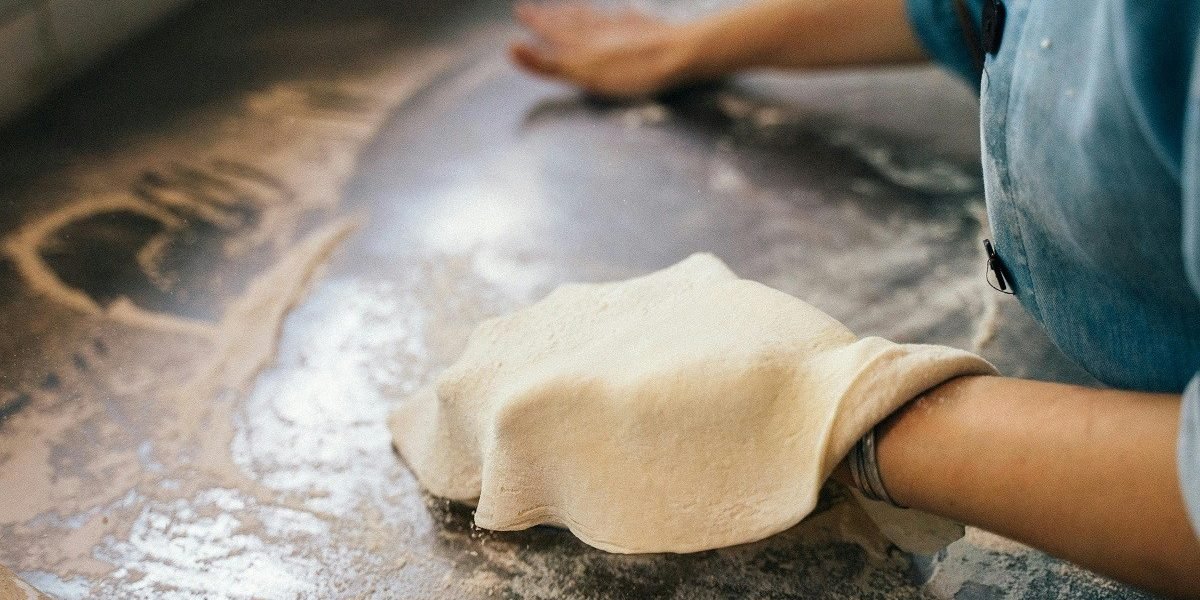 Cât de mult poate susține o masă din inox: Ghid practic O masă din inox, aparent un element simplu de mobilier, este de fapt o piesă de echipament tehnic versatilă, a cărei capacitate de încărcare variază considerabil