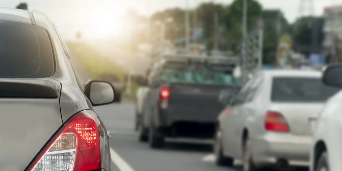 Creșterile prețului motorinei și noile taxe europene pun presiune pe șoferi Noile reglementări europene pentru reducerea emisiilor poluante, în special standardul Euro 7, ar putea genera majorări semnificative ale costurilor pentru proprietarii de autovehicule diesel