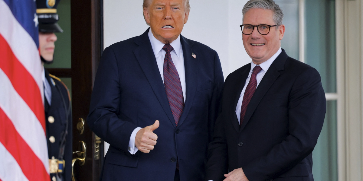 Trump și Starmer discută despre criza din Strâmtoarea Ormuz Președintele american Donald Trump și premierul britanic Keir Starmer au purtat o convorbire telefonică duminică, în care au abordat criza din Strâmtoarea Ormuz