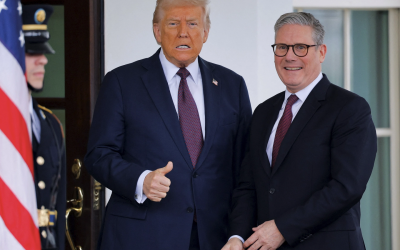Trump și Starmer discută despre criza din Strâmtoarea Ormuz Președintele american Donald Trump și premierul britanic Keir Starmer au purtat o convorbire telefonică duminică, în care au abordat criza din Strâmtoarea Ormuz