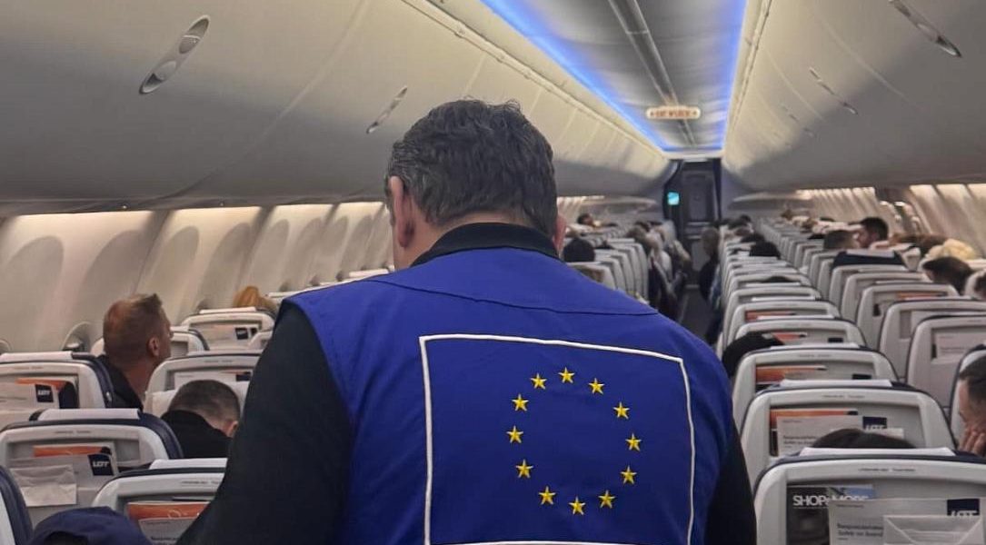 România repatriază 96 de cetățeni dintr-o zonă de conflict din Orientul Mijlociu Un zbor special organizat prin Mecanismul de Protecție Civilă al Uniunii Europene a repatriat vineri, 13 martie, 96 de cetățeni români din Muscat, capitala Omanului