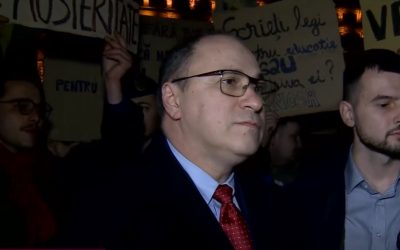 Studenții protestează pentru finanțarea educației, ministrul Educației a ascultat revendicările Alianța Națională a Organizațiilor Studențești din România (ANOSR) a organizat un protest în Piața Victoriei, sâmbătă, atrăgând atenția asupra necesității unei finanțări adecvate a educației