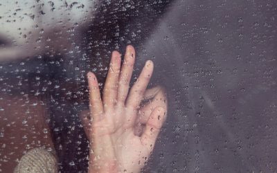 Trei persoane reținute în Constanța pentru trafic de minori și proxenetism Trei persoane au fost reținute de polițiștii din Constanța sub acuzațiile de trafic de minori, proxenetism și mărturie mincinoasă