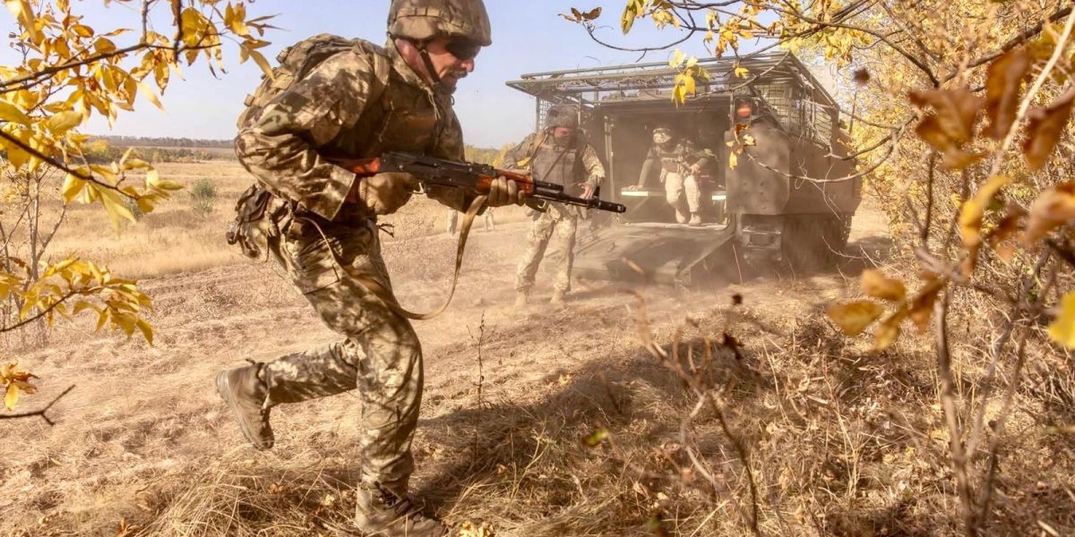 Ucraina ia în calcul amânarea discuțiilor cu Rusia din cauza conflictului din Orientul Mijlociu Președintele Ucrainei, Volodimir Zelenski, a anunțat joi că Kievul a discutat cu Statele Unite ale Americii despre posibilitatea amânării următoarei runde de negocieri trilaterale cu Rusia