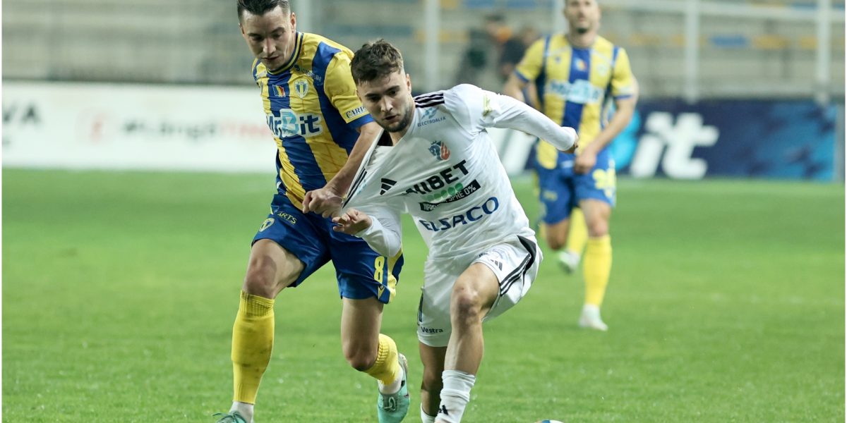 Petrolul Ploiești, victorie pe terenul lui FC Botoșani în debutul etapei a 30-a din Superliga Ultima etapă a sezonului regular din Superliga a debutat vineri seară cu meciul dintre FC Botoșani și Petrolul Ploiești