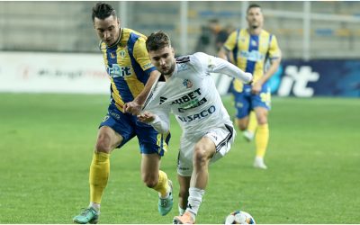 Petrolul Ploiești, victorie pe terenul lui FC Botoșani în debutul etapei a 30-a din Superliga Ultima etapă a sezonului regular din Superliga a debutat vineri seară cu meciul dintre FC Botoșani și Petrolul Ploiești