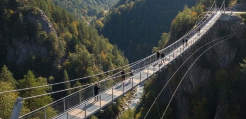 România va avea cel mai înalt pod suspendat pentru pietoni din Europa Comuna Parva din județul Bistrița-Năsăud va găzdui, începând de anul viitor, un pod pietonal suspendat care va deveni cel mai înalt din Europa