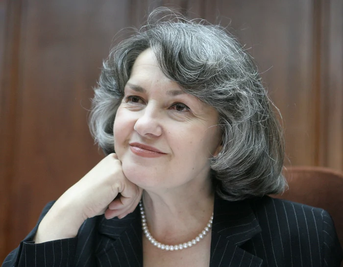 Mona Muscă, de la scena politică la discreția unei vieți retrase Mona Muscă, fost ministru și figură marcantă a politicii românești, a ales să se retragă definitiv din viața publică în urmă cu aproape două decenii