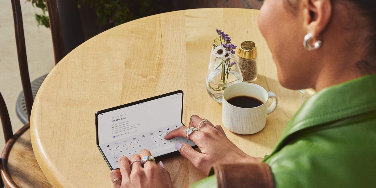 Lenovo testează un smartphone cu ecran uriaș, de 7,5 inci Compania Lenovo ar putea pregăti o schimbare majoră în portofoliul său de smartphone-uri, potrivit informațiilor apărute recent