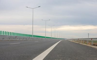 Guvernul aprobă finanțarea de 500 de milioane de euro pentru autostrada Sibiu-Pitești Guvernul României a aprobat recent legislația necesară pentru ratificarea unui contract de finanțare în valoare de 500 de milioane de euro cu Banca Europeană de Investiții (BEI)