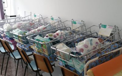 Substanțe chimice din plastic, legate de milioane de nașteri premature la nivel global Un studiu recent publicat în revista eClinicalMedicine sugerează o legătură între expunerea la două substanțe chimice utilizate în producția de plastic și un număr semnificativ de nașteri premature și decese infantile la nivel global