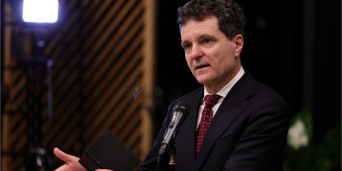 Nicușor Dan, despre situația din Orientul Mijlociu: „România este în deplină siguranță” Primarul general al Capitalei, Nicușor Dan, a reacționat pe Facebook la escaladarea tensiunilor din Orientul Mijlociu, unde Iranul a lansat atacuri asupra Israelului