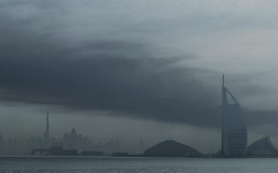 Alertă de la Washington: SUA îndeamnă cetățenii să părăsească Dubaiul Guvernul Statelor Unite a emis o nouă avertizare pentru cetățenii americani aflați în Emiratele Arabe Unite, îndemnându-i să părăsească țara cât timp mai sunt disponibile zboruri comerciale