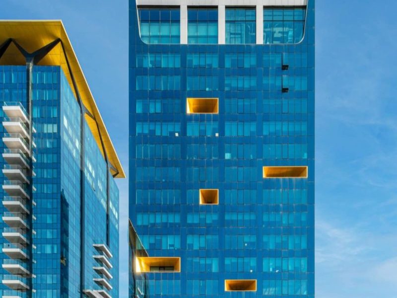 One Tower, clădirea de birouri a One United Properties, încă în așteptarea unui cumpărător One United Properties, dezvoltatorul imobiliar listat la Bursa de Valori București sub simbolul ONE, continuă negocierile pentru vânzarea clădirii de birouri One Tower, evaluată la 114 milioane de euro