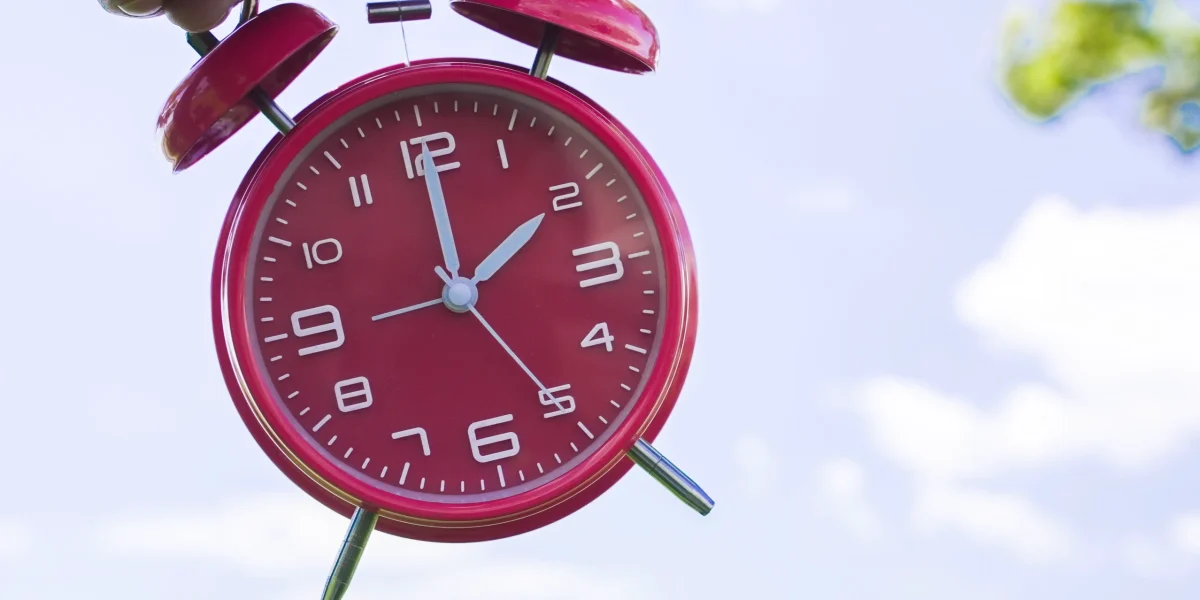 Ora de vară 2026: România dă ceasul înainte cu o oră