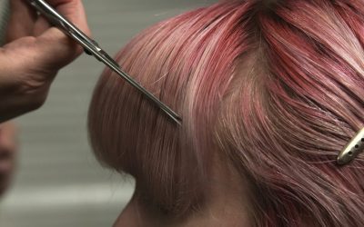 Tunsul frecvent nu grăbește creșterea părului: mitul demontat de specialiști Contrar credinței populare, tunsul frecvent nu influențează viteza cu care crește părul