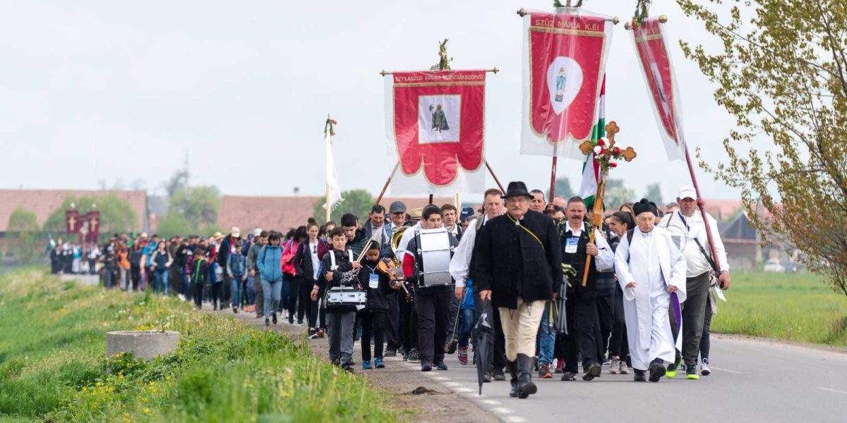 Nicușor Dan Celebrează Ziua Maghiarilor de Pretutindeni: Un Omagiu Adus Contribuției la Democrație Primarul general al Capitalei, Nicușor Dan, a transmis un mesaj cu ocazia Zilei Maghiarilor de Pretutindeni, evidențiind rolul important jucat de această comunitate în istoria recentă a României