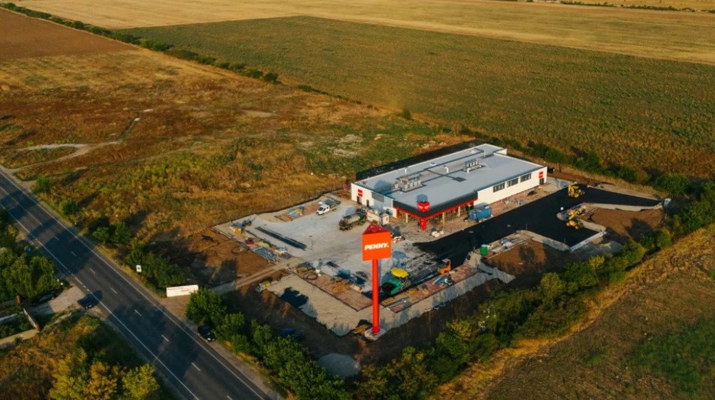 Penny România țintește comunele rurale pentru extinderea afacerii Retailerul german Penny, unul dintre cele mai mari lanțuri de magazine din România, are în plan o extindere majoră a rețelei sale, cu focus pe zonele rurale