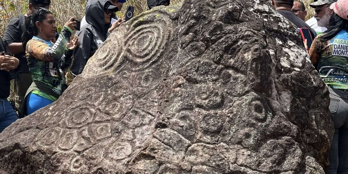 Petroglifele din Venezuela ar putea rescrie istoria artei rupestre O descoperire arheologică recentă în Venezuela a scos la iveală un panou cu petroglife antice, care ar putea data de acum 4.000 până la 8.000 de ani