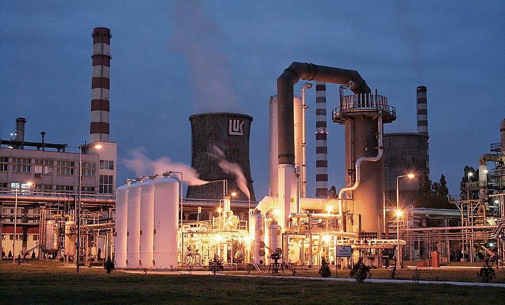 Lumina verde de la americani: Rafinăria Petrotel Lukoil, pregătită să repornească Ministrul Energiei, Bogdan Ivan, a anunțat că a obținut „aprobarea informală” din partea Statelor Unite pentru repornirea rafinăriei Petrotel Lukoil din Ploiești