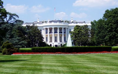 Focuri de armă trase lângă Casa Albă: Incidentul este investigat de Serviciul Secret al SUA WASHINGTON – Serviciul Secret al Statelor Unite ale Americii a confirmat, duminică, că investighează informații despre focuri de armă trase în apropierea parcului Lafayette, situat chiar vizavi de Casa Albă