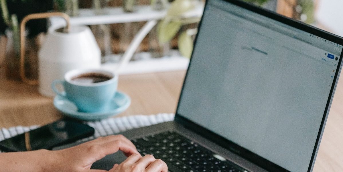 Educația digitală, cea mai mare vulnerabilitate, avertizează ANCOM Educația digitală a cetățenilor este principala vulnerabilitate în domeniul securității cibernetice, a declarat Cristin Nicolae Popa, director executiv în cadrul Autorității Naționale pentru Administrare și Reglementare în Comunicații (ANCOM)