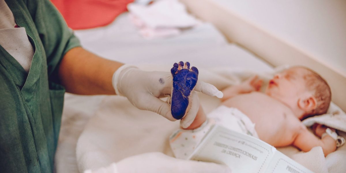 Zahărul, soluția simplă pentru calmarea durerii la bebelușii din spital O analiză recentă publicată de Cochrane constată că administrarea unei soluții zaharoase poate reduce semnificativ durerea resimțită de bebeluși în timpul procedurilor medicale, cum ar fi recoltarea de sânge