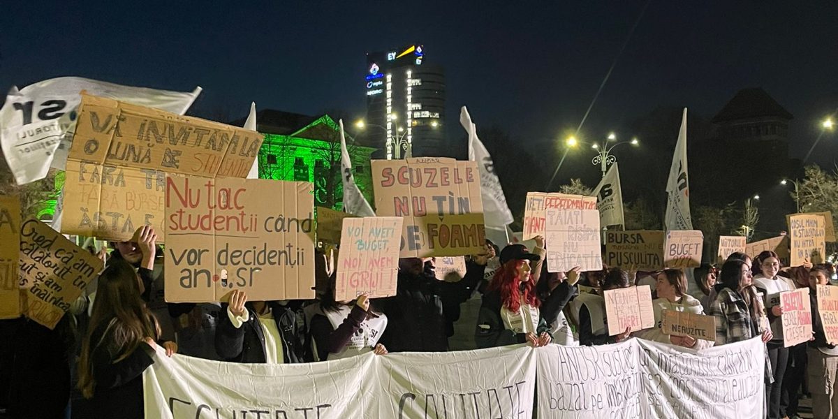 Proteste studențești în mai multe orașe din țară Mai multe orașe din România au fost scena unor proteste studențești, ieri, sub motoul „Manifest pentru Educație”