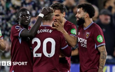 Manchester City își surclasează adversarii într-o demonstrație de forță Echipele Manchester City și West Ham United au oferit un spectacol de fotbal de neuitat, cu o serie de rezultate ce au întors pe dos așteptările fanilor
