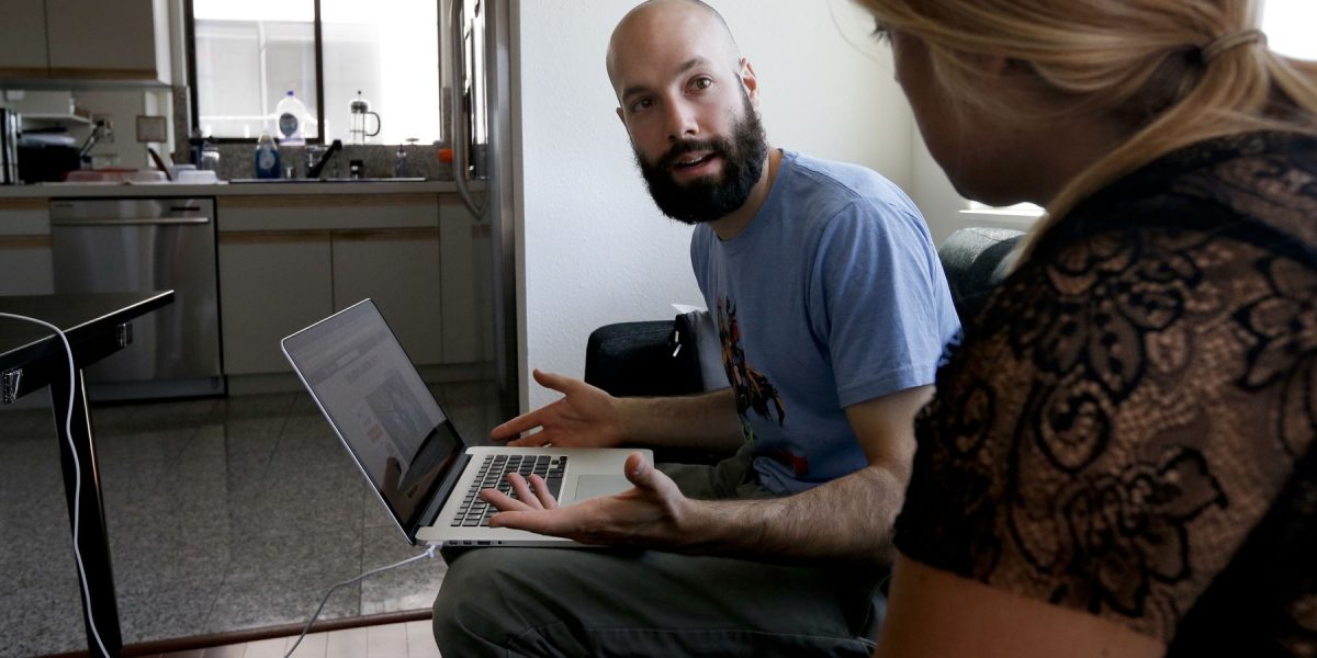 Șeful Patreon cere despăgubiri pentru creatorii de conținut, afectați de AI Jack Conte, CEO-ul platformei Patreon, care conectează creatorii de conținut cu susținătorii, critică dur companiile de inteligență artificială (AI) pentru modul în care ignoră creatorii în dezvoltarea modelelor de AI