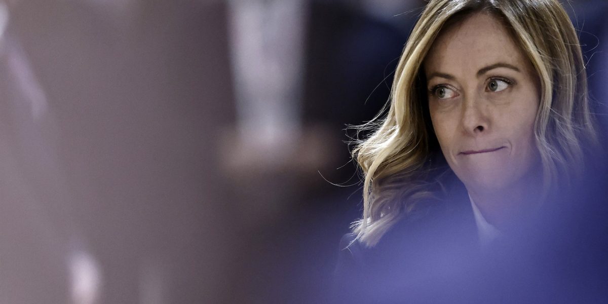 Referendumul din Italia: Primele rezultate indică un vot „Nu” strâns pentru reforma justiției Primele rezultate ale sondajelor la ieșirea de la urne în Italia arată un avantaj fragil al votului „Nu” la referendumul privind reforma justiției